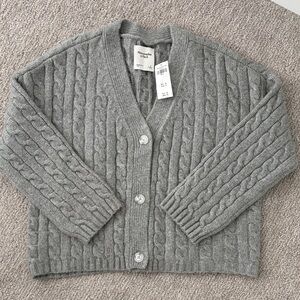 ABERCROMBIE Gray Cable Knit Sweater
